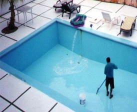 Hướng dẫn vệ sinh hồ bơi đúng cách